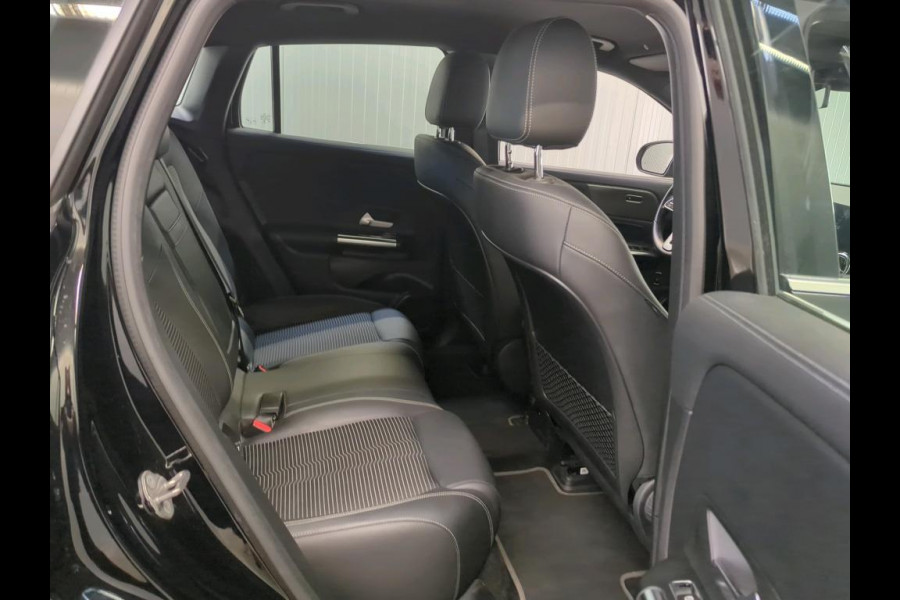 Mercedes-Benz EQA 250 Business Sol. Luxury 67 kWh | Navi | Camera | Sfeer Verlichting |
