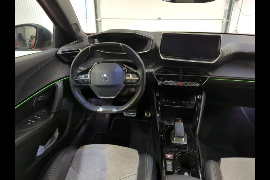 Peugeot e-2008 EV GT 50 kWh | Panorama | Navi | Camera |