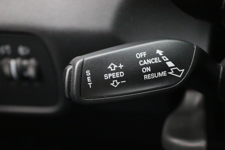 Audi A1 Sportback 1.0 TFSI Advance Sport Automaat Two-Tone, Navigatie, Climate, Stoelverwarming, Cruise, PDC