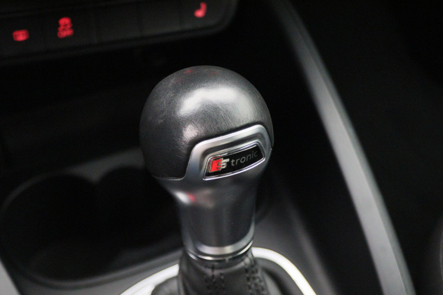 Audi A1 Sportback 1.0 TFSI Advance Sport Automaat Two-Tone, Navigatie, Climate, Stoelverwarming, Cruise, PDC