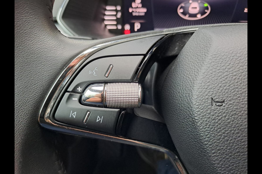Škoda Superb Combi 1.5 TSI ACT Business Edition | Automaat | LED | Trekhaak | Stoelverwarming | Cruise | All-seasons | PDC |