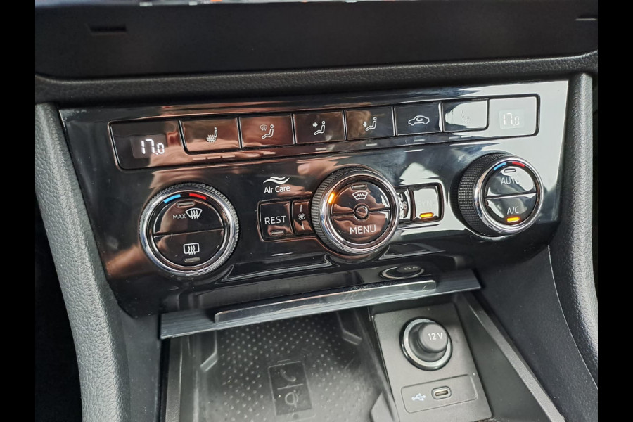 Škoda Superb Combi 1.5 TSI ACT Business Edition | Automaat | LED | Trekhaak | Stoelverwarming | Cruise | All-seasons | PDC |