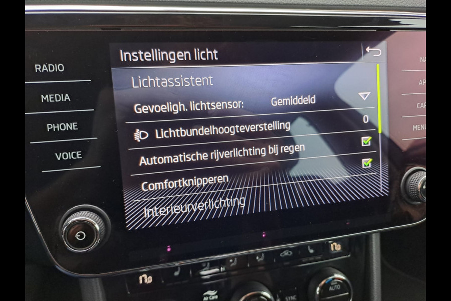 Škoda Superb Combi 1.5 TSI ACT Business Edition | Automaat | LED | Trekhaak | Stoelverwarming | Cruise | All-seasons | PDC |