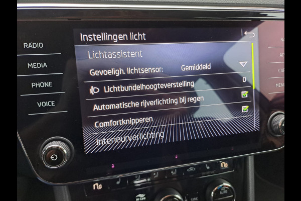 Škoda Superb Combi 1.5 TSI ACT Business Edition | Automaat | LED | Trekhaak | Stoelverwarming | Cruise | All-seasons | PDC |