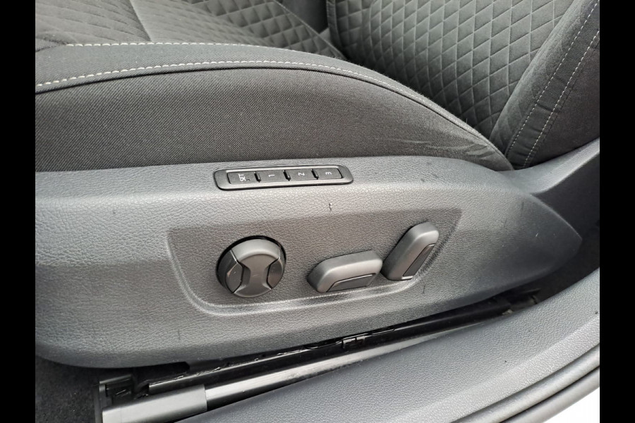 Škoda Superb Combi 1.5 TSI ACT Business Edition | Automaat | LED | Trekhaak | Stoelverwarming | Cruise | All-seasons | PDC |