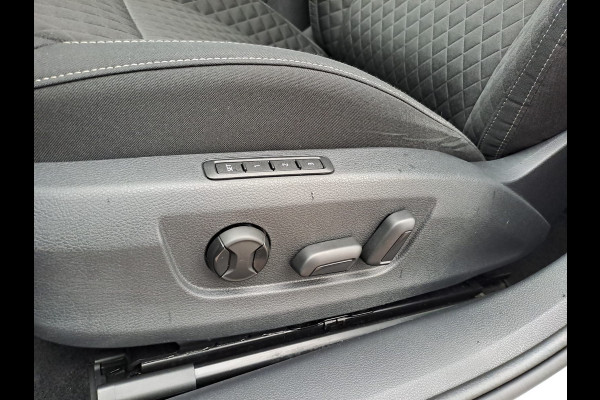 Škoda Superb Combi 1.5 TSI ACT Business Edition | Automaat | LED | Trekhaak | Stoelverwarming | Cruise | All-seasons | PDC |