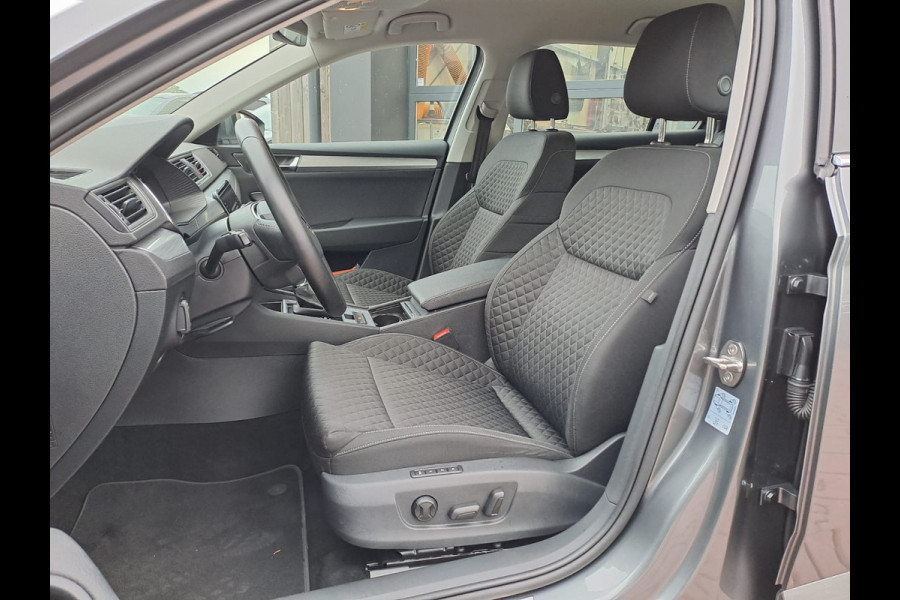 Škoda Superb Combi 1.5 TSI ACT Business Edition | Automaat | LED | Trekhaak | Stoelverwarming | Cruise | All-seasons | PDC |