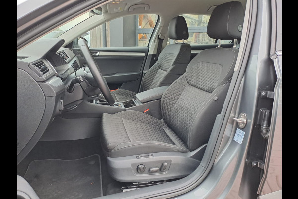 Škoda Superb Combi 1.5 TSI ACT Business Edition | Automaat | LED | Trekhaak | Stoelverwarming | Cruise | All-seasons | PDC |