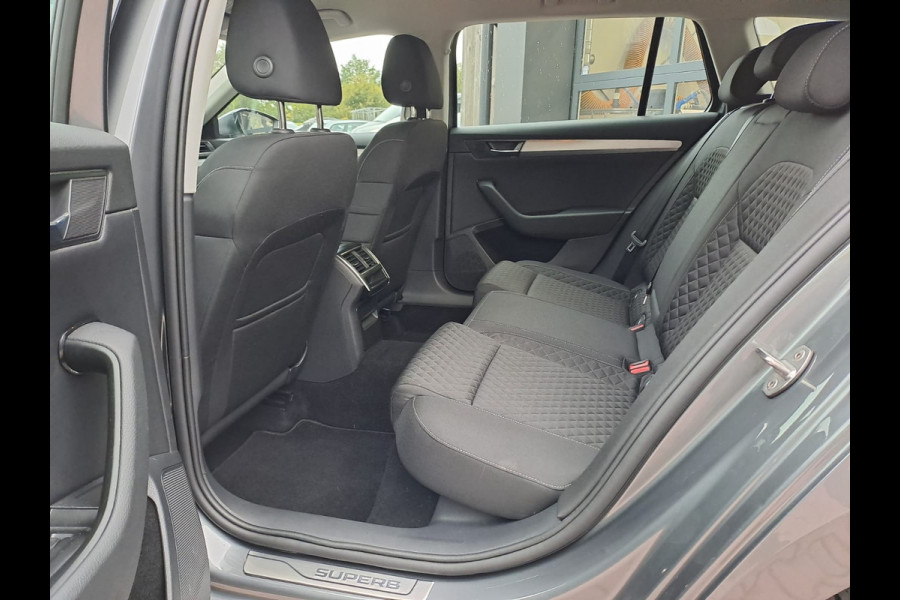 Škoda Superb Combi 1.5 TSI ACT Business Edition | Automaat | LED | Trekhaak | Stoelverwarming | Cruise | All-seasons | PDC |