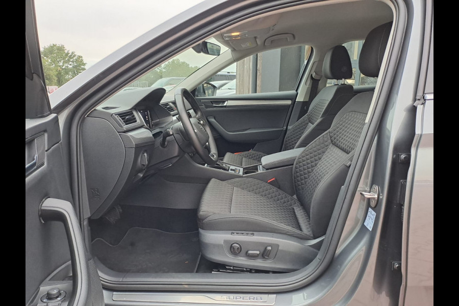Škoda Superb Combi 1.5 TSI ACT Business Edition | Automaat | LED | Trekhaak | Stoelverwarming | Cruise | All-seasons | PDC |