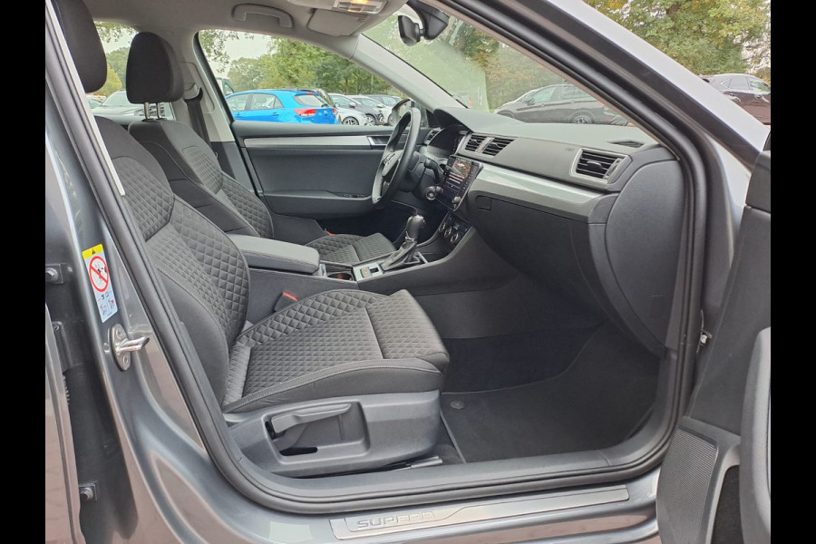 Škoda Superb Combi 1.5 TSI ACT Business Edition | Automaat | LED | Trekhaak | Stoelverwarming | Cruise | All-seasons | PDC |