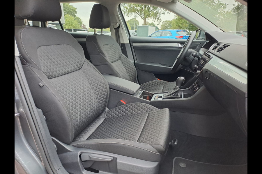 Škoda Superb Combi 1.5 TSI ACT Business Edition | Automaat | LED | Trekhaak | Stoelverwarming | Cruise | All-seasons | PDC |