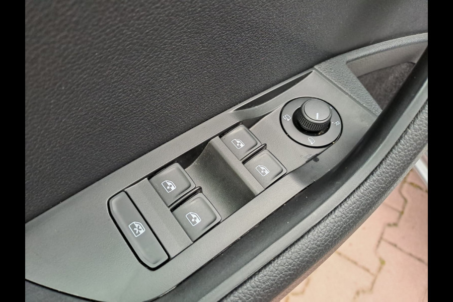 Škoda Superb Combi 1.5 TSI ACT Business Edition | Automaat | LED | Trekhaak | Stoelverwarming | Cruise | All-seasons | PDC |