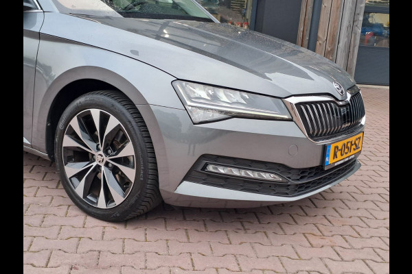 Škoda Superb Combi 1.5 TSI ACT Business Edition | Automaat | LED | Trekhaak | Stoelverwarming | Cruise | All-seasons | PDC |