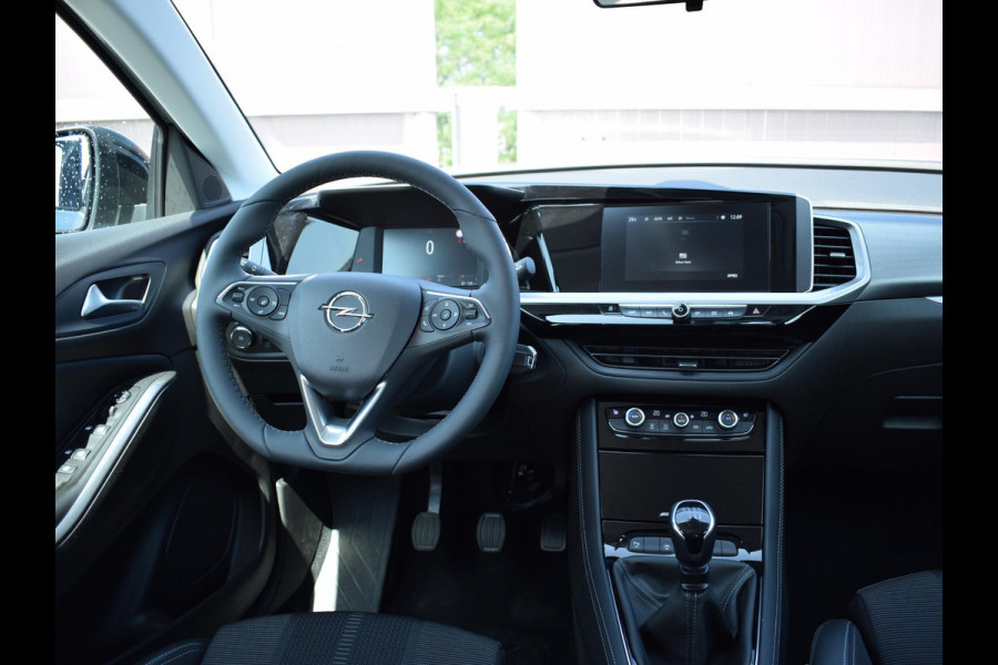 Opel Grandland 1.2 Turbo Level 2 Edition | CARPLAY | PARKEERSENSOREN | WINTERPAKKET | E.C.C. | 16.837km Opel Grandland 1.2 Turbo Level 2 Edition | CARPLAY | PARKEERSENSOREN | WINTERPAKKET | E.C.C. | 16.837km