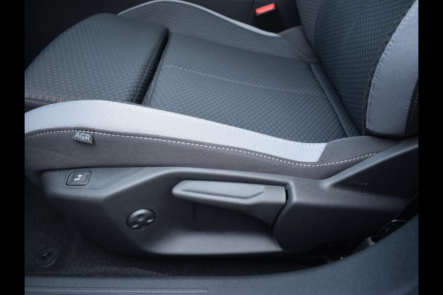 Opel Astra Sports Tourer 1.2 Turbo Hybrid Business Edition Opel Astra Sports Tourer 1.2 Turbo Hybrid Business Edition