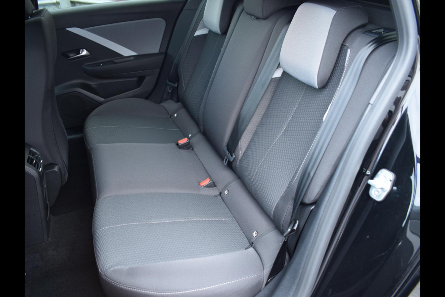 Opel Astra Sports Tourer 1.2 Turbo Hybrid Business Edition Opel Astra Sports Tourer 1.2 Turbo Hybrid Business Edition