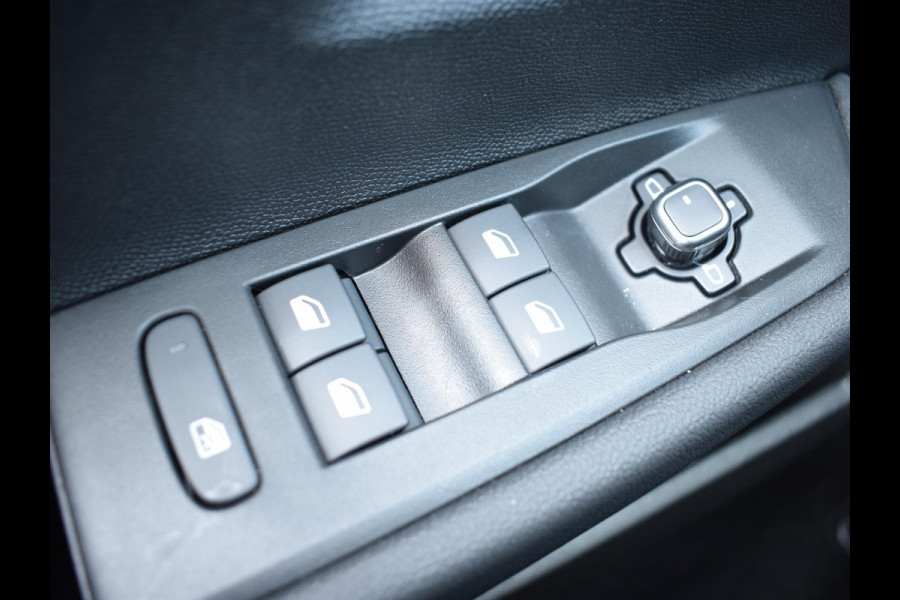 Opel Astra Sports Tourer 1.2 Turbo Hybrid Business Edition Opel Astra Sports Tourer 1.2 Turbo Hybrid Business Edition