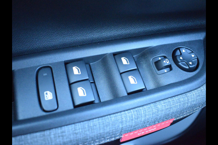 Citroën C3 Aircross 1.2 Hybrid 145pk Plus | Camera + sensoren | Carplay | Klimaat control | Cruisecontrol Citroën C3 Aircross 1.2 Hybrid 145pk Plus | Camera + sensoren | Carplay | Klimaat control | Cruisecontrol