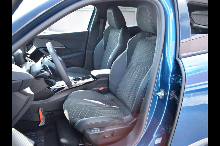 Peugeot 2008 1.2 Hybrid 136 GT | Stoelverwarming | Parkeersensoren + camera V + A | Navigatie | Massage stoelen