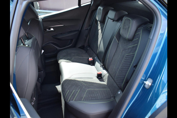 Peugeot 2008 1.2 Hybrid 136 GT | Stoelverwarming | Parkeersensoren + camera V + A | Navigatie | Massage stoelen