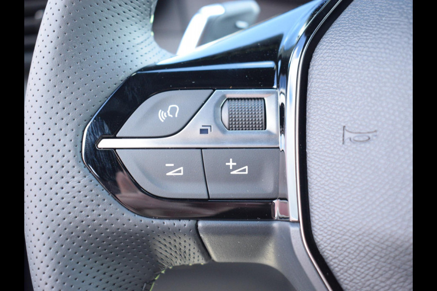 Peugeot 2008 1.2 Hybrid 136 GT | Stoelverwarming | Parkeersensoren + camera V + A | Navigatie | Massage stoelen