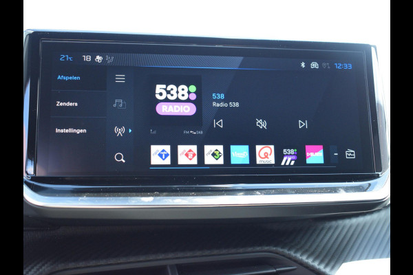 Peugeot 2008 1.2 Hybrid 136 GT | Stoelverwarming | Parkeersensoren + camera V + A | Navigatie | Massage stoelen