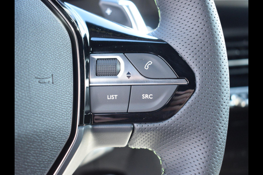 Peugeot 2008 1.2 Hybrid 136 GT | Stoelverwarming | Parkeersensoren + camera V + A | Navigatie | Massage stoelen