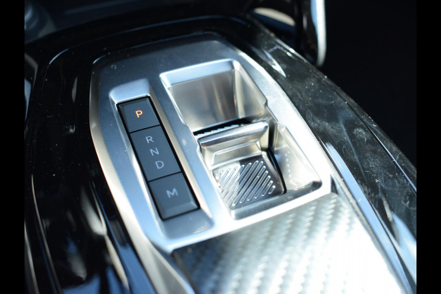 Peugeot 2008 1.2 Hybrid 136 GT | Stoelverwarming | Parkeersensoren + camera V + A | Navigatie | Massage stoelen