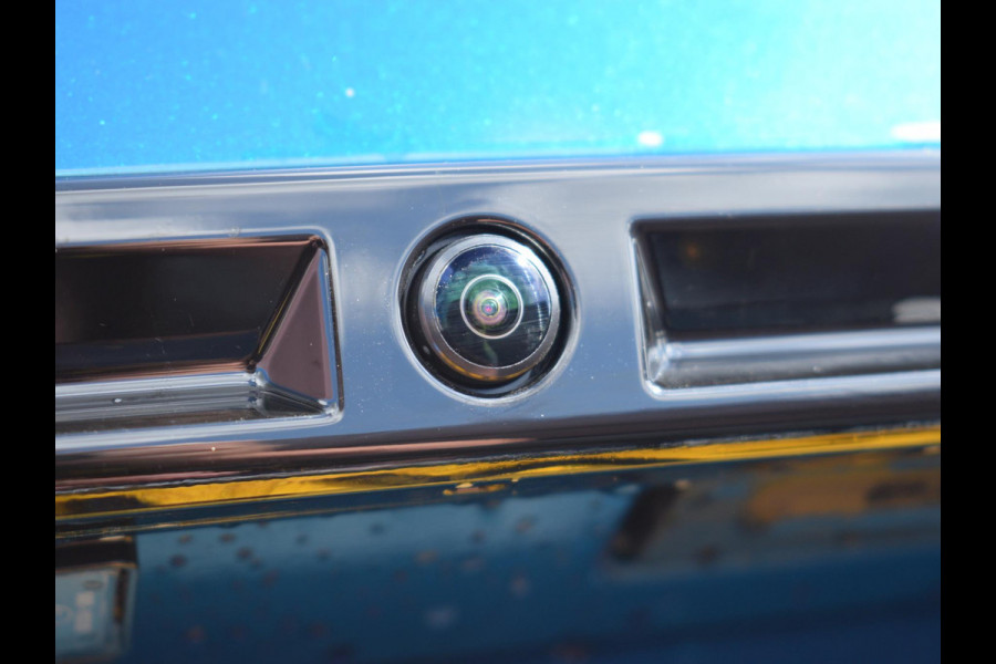 Peugeot 2008 1.2 Hybrid 136 GT | Stoelverwarming | Parkeersensoren + camera V + A | Navigatie | Massage stoelen