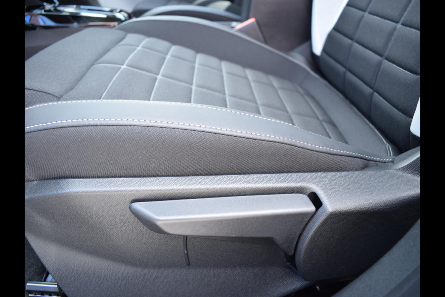 Citroën C3 1.2 Hybrid 110pk Max | NAVIGATIE & CARPLAY | ACHTERUITRIJCAMERA MET SENSOREN | E.C.C. Citroën C3 1.2 Hybrid 110pk Max | NAVIGATIE & CARPLAY | ACHTERUITRIJCAMERA MET SENSOREN | E.C.C.