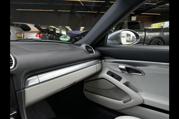 Porsche 718 Cayman 2.0 Sportchrono Adapt. Cruise BOSE Stuurverw. CarPlay Keyless LED 20”LM Agaatgrijs