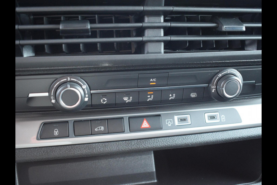 Peugeot e-Expert L3 75 kWh 3 ZITS | 0% RENTE | NAVI & APPLE CARPLAY | CAMERA | PARKEERSENSOREN VOOR & ACHTER | DODEHOEKWAARSCHUWING | COMFORT SCHEIDINGSWAND Peugeot e-Expert L3 75 kWh 3 ZITS | 0% RENTE | NAVI & APPLE CARPLAY | CAMERA | PARKEERSENSOREN VOOR & ACHTER | DODEHOEKWAARSCHUWING | COMFORT SCHEIDINGSWAND