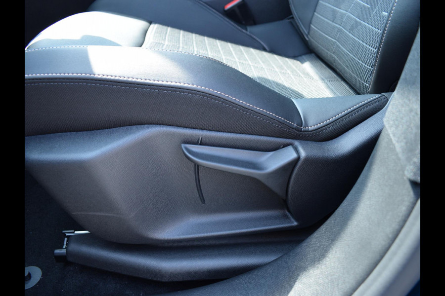 Peugeot E-3008 Allure Avantage 210 73 kWh | NAVIGATIE | CARPLAY | CAMERA MET SENSOREN | UIT VOORRAAD LEVERBAAR Peugeot E-3008 Allure Avantage 210 73 kWh | NAVIGATIE | CARPLAY | CAMERA MET SENSOREN | UIT VOORRAAD LEVERBAAR