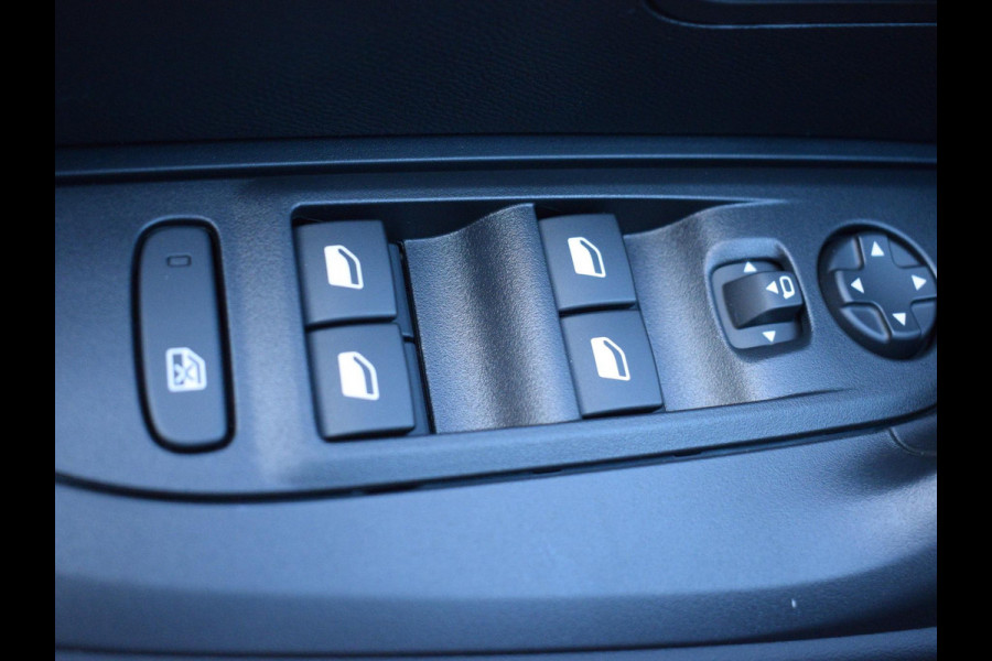 Peugeot 2008 1.2 Hybrid 145 GT 8 JAAR GARANTIE | SCHUIFDAK | ALCANTARA | ACHTERUITRIJCAMERA MET SENSOREN | NAVIGATIE & CARPLAY | E.C.C. |
