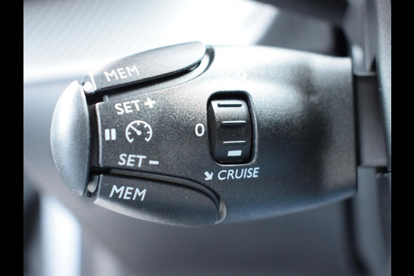 Peugeot e-208 EV GT Avantage 51 kWh NAVI + CARPLAY | ACHTERUITRIJCAMERA MET SENSOREN | E.C.C. | UIT VOORRAAD LEVERBAAR