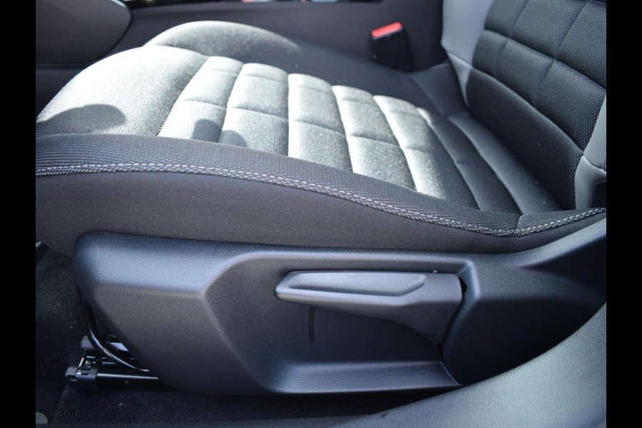 Citroën C4 1.2 Hybrid 145pk Collection CAMERA MET SENSOREN | NAVI & CARPLAY | E.C.C. | STOELVERWARMING | UIT VOORRAAD LEVERBAAR Citroën C4 1.2 Hybrid 145pk Collection CAMERA MET SENSOREN | NAVI & CARPLAY | E.C.C. | STOELVERWARMING | UIT VOORRAAD LEVERBAAR