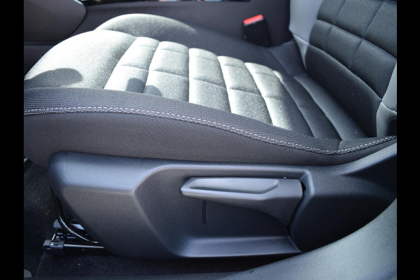 Citroën C4 1.2 Hybrid 145pk Collection CAMERA MET SENSOREN | NAVI & CARPLAY | E.C.C. | STOELVERWARMING | UIT VOORRAAD LEVERBAAR Citroën C4 1.2 Hybrid 145pk Collection CAMERA MET SENSOREN | NAVI & CARPLAY | E.C.C. | STOELVERWARMING | UIT VOORRAAD LEVERBAAR
