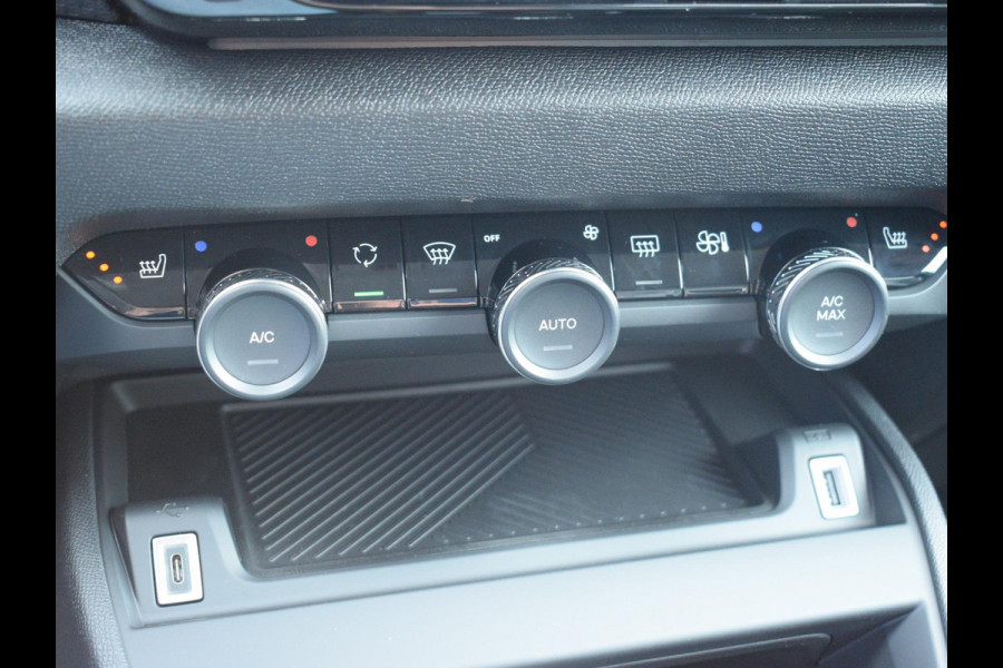 Citroën C4 1.2 Hybrid 145pk Collection CAMERA MET SENSOREN | NAVI & CARPLAY | E.C.C. | STOELVERWARMING | UIT VOORRAAD LEVERBAAR Citroën C4 1.2 Hybrid 145pk Collection CAMERA MET SENSOREN | NAVI & CARPLAY | E.C.C. | STOELVERWARMING | UIT VOORRAAD LEVERBAAR