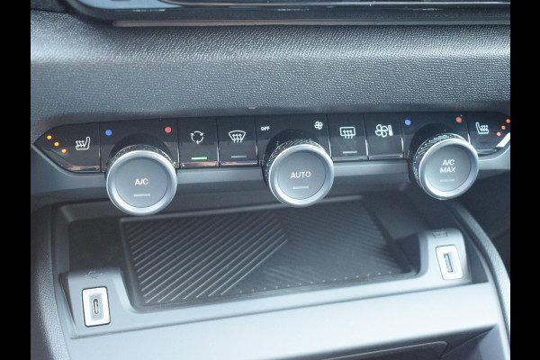 Citroën C4 1.2 Hybrid 145pk Collection CAMERA MET SENSOREN | NAVI & CARPLAY | E.C.C. | STOELVERWARMING | UIT VOORRAAD LEVERBAAR Citroën C4 1.2 Hybrid 145pk Collection CAMERA MET SENSOREN | NAVI & CARPLAY | E.C.C. | STOELVERWARMING | UIT VOORRAAD LEVERBAAR