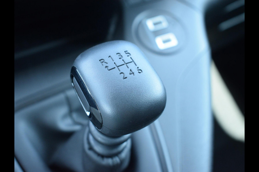 Peugeot Partner L1 100 Pk. | Apple Carplay | camera | Pakket Climate Access & Go Comfort | betimmering | rijklaarprijs Peugeot Partner L1 100 Pk. | Apple Carplay | camera | Pakket Climate Access & Go Comfort | betimmering | rijklaarprijs