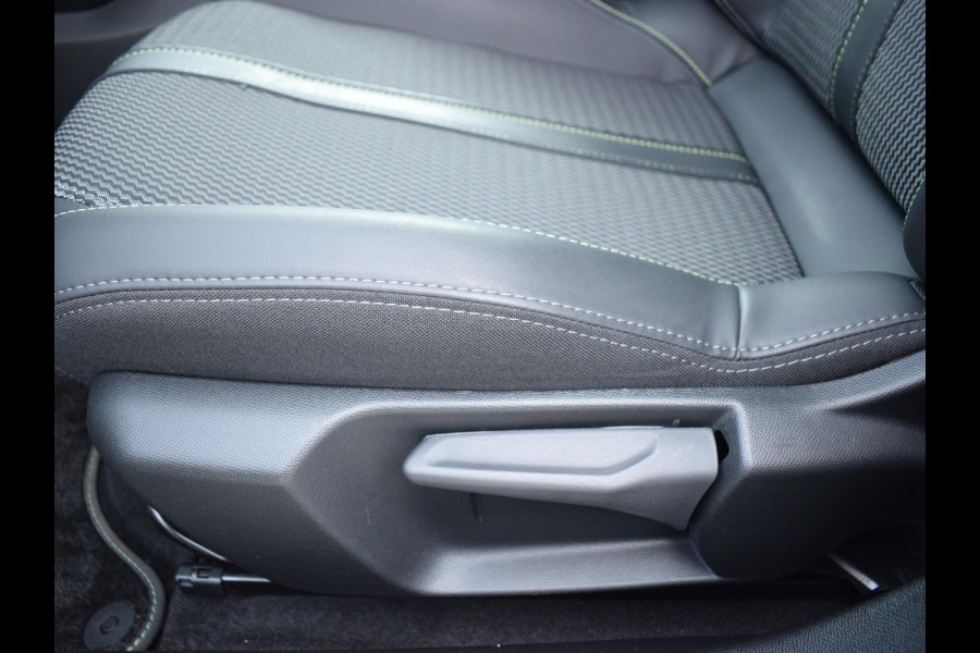 Peugeot 2008 1.2 Hybrid 136 GT ADAPTIVE CRUISECONTROL | NAVI & CARPLAY | ACHTERUITRIJCAMERA + SENSOREN | E.C.C. |