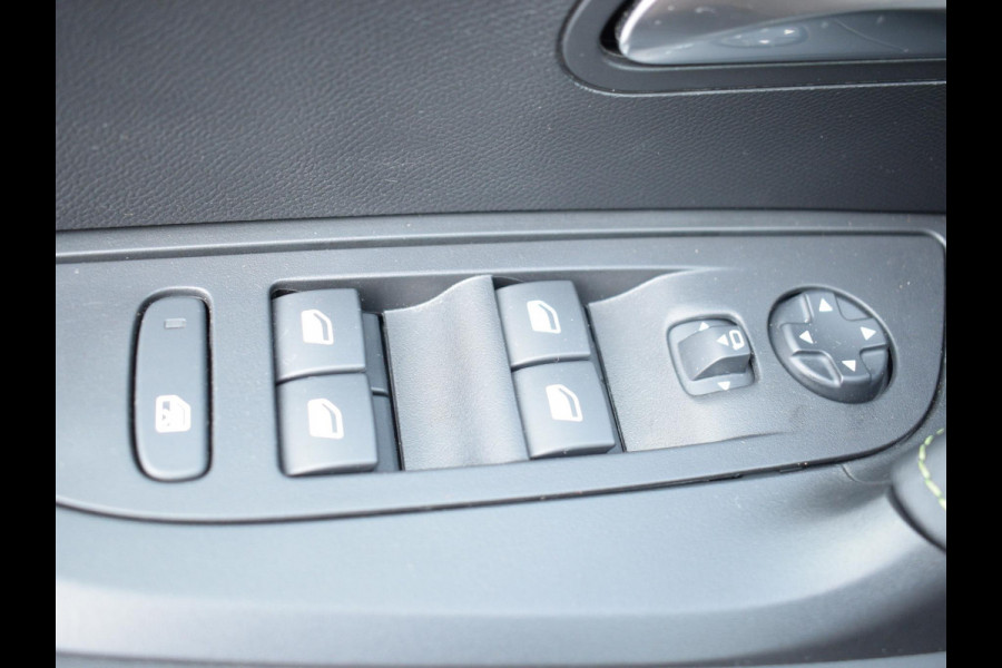 Peugeot 2008 1.2 Hybrid 136 GT ADAPTIVE CRUISECONTROL | NAVI & CARPLAY | ACHTERUITRIJCAMERA + SENSOREN | E.C.C. |