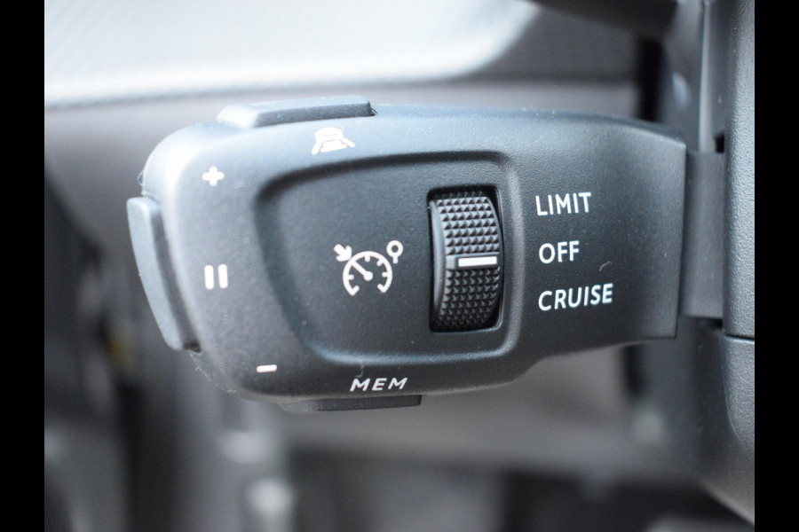Peugeot 2008 1.2 Hybrid 136 GT ADAPTIVE CRUISECONTROL | NAVI & CARPLAY | ACHTERUITRIJCAMERA + SENSOREN | E.C.C. |
