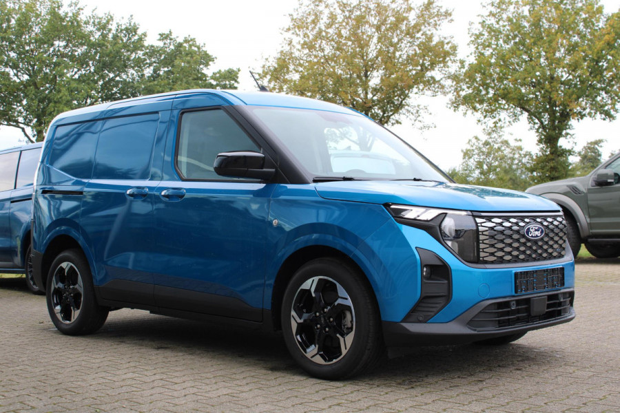 Ford E-Transit Courier Limited 44 kWh 136pk | Ford Voorraad | Trekhaak | Driver Assistance Pack met Navigatie | Led laadruimte verlichting | Laadvloerbescherming Rubber