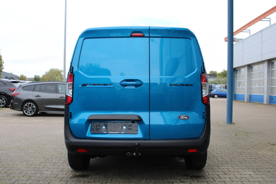 Ford E-Transit Courier Limited 44 kWh 136pk | Ford Voorraad | Trekhaak | Driver Assistance Pack met Navigatie | Led laadruimte verlichting | Laadvloerbescherming Rubber