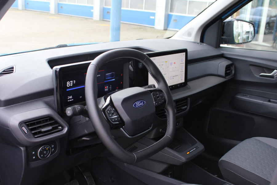 Ford E-Transit Courier Limited 44 kWh 136pk | Ford Voorraad | Trekhaak | Driver Assistance Pack met Navigatie | Led laadruimte verlichting | Laadvloerbescherming Rubber
