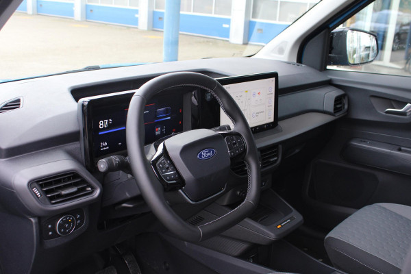 Ford E-Transit Courier Limited 44 kWh 136pk | Ford Voorraad | Trekhaak | Driver Assistance Pack met Navigatie | Led laadruimte verlichting | Laadvloerbescherming Rubber