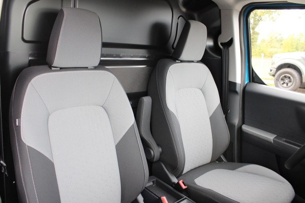 Ford E-Transit Courier Limited 44 kWh 136pk | Ford Voorraad | Trekhaak | Driver Assistance Pack met Navigatie | Led laadruimte verlichting | Laadvloerbescherming Rubber