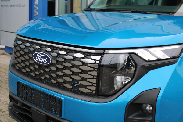 Ford E-Transit Courier Limited 44 kWh 136pk | Ford Voorraad | Trekhaak | Driver Assistance Pack met Navigatie | Led laadruimte verlichting | Laadvloerbescherming Rubber